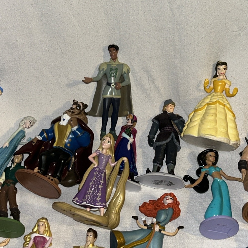 Lot 23 Disney Mini Figure Toy Lot PVC Mixed Characters Princess F1 - Picture 5 of 5